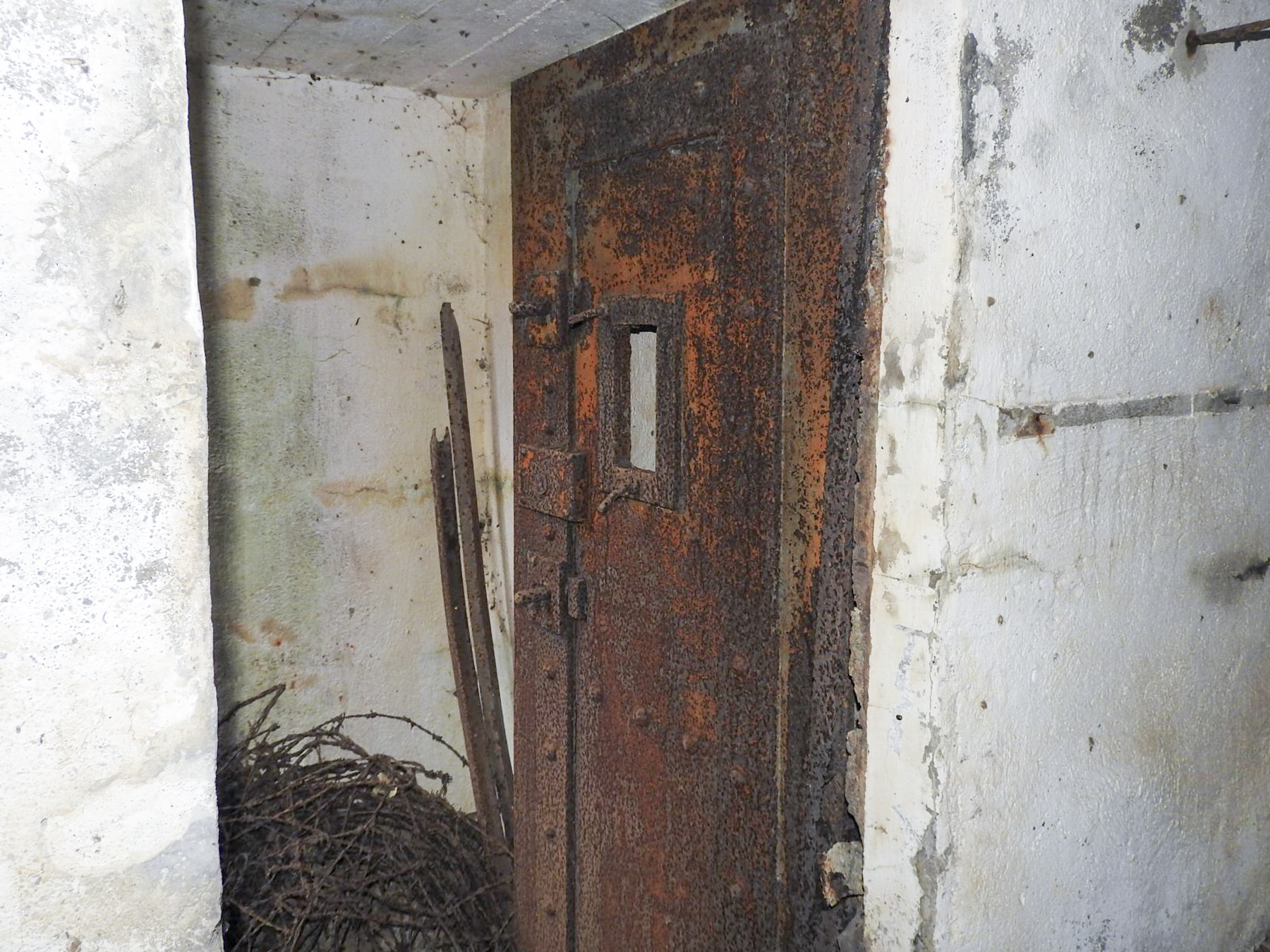 Ligne Maginot - AB16 - (Blockhaus pour canon) - La porte blindée du blockhaus.