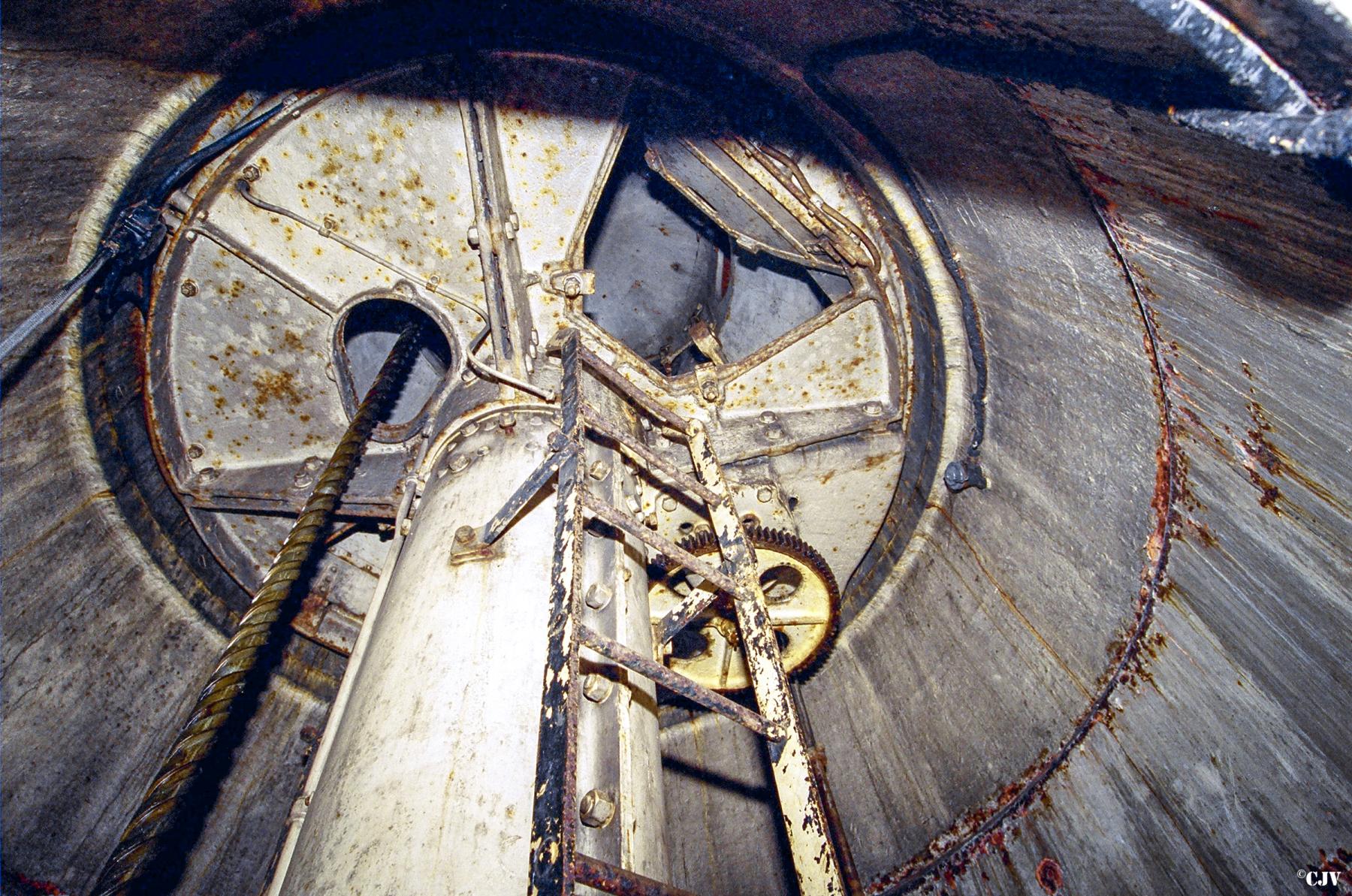 Ligne Maginot - WELSCHHOF - (Ouvrage d'infanterie) - Bloc 1
La cloche pour arme mixte