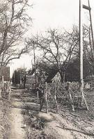 Ligne Maginot - RUE DU RUISSEAU - (Blockhaus pour arme infanterie) - Vue d'ensemble du barrage de route et du blockhaus 