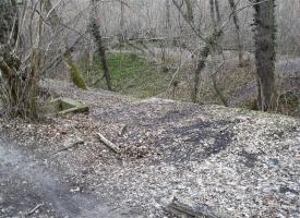 Ligne Maginot - OBERJAEGERHOFF - (Abri) - Dalle de la chambre de tir pour mitrailleuses
A gauche la sortie de secours