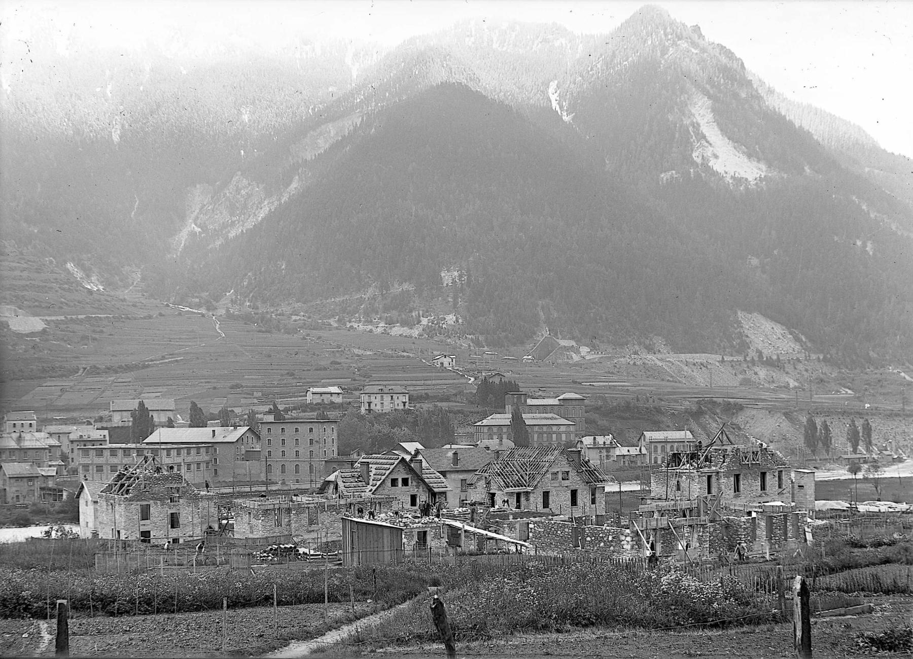 Ligne Maginot - CASERNE LOUTRAZ - (Casernement) - Les casernes Loutraz à Modane 
Construction du quartier des officiers après 1936
