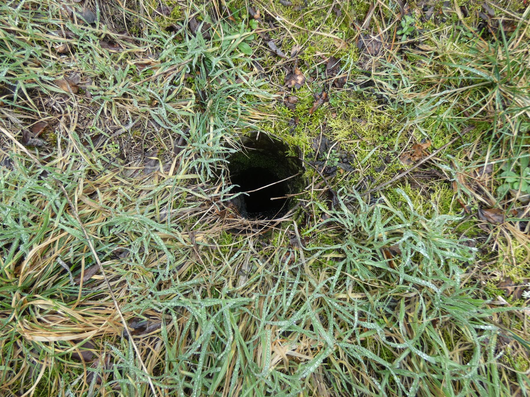 Ligne Maginot - BB8 - KOBENBERG - (Blockhaus pour canon) - Le puits pour le passage d'un périscope.