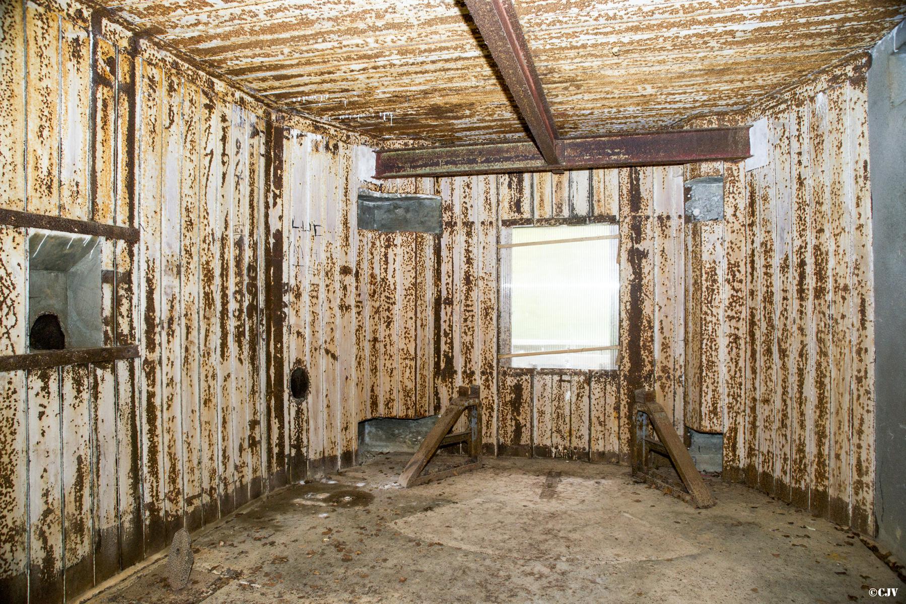 Ligne Maginot - 110 - BETTLACH - (Casemate d'artillerie) - Chambre de tir gauche