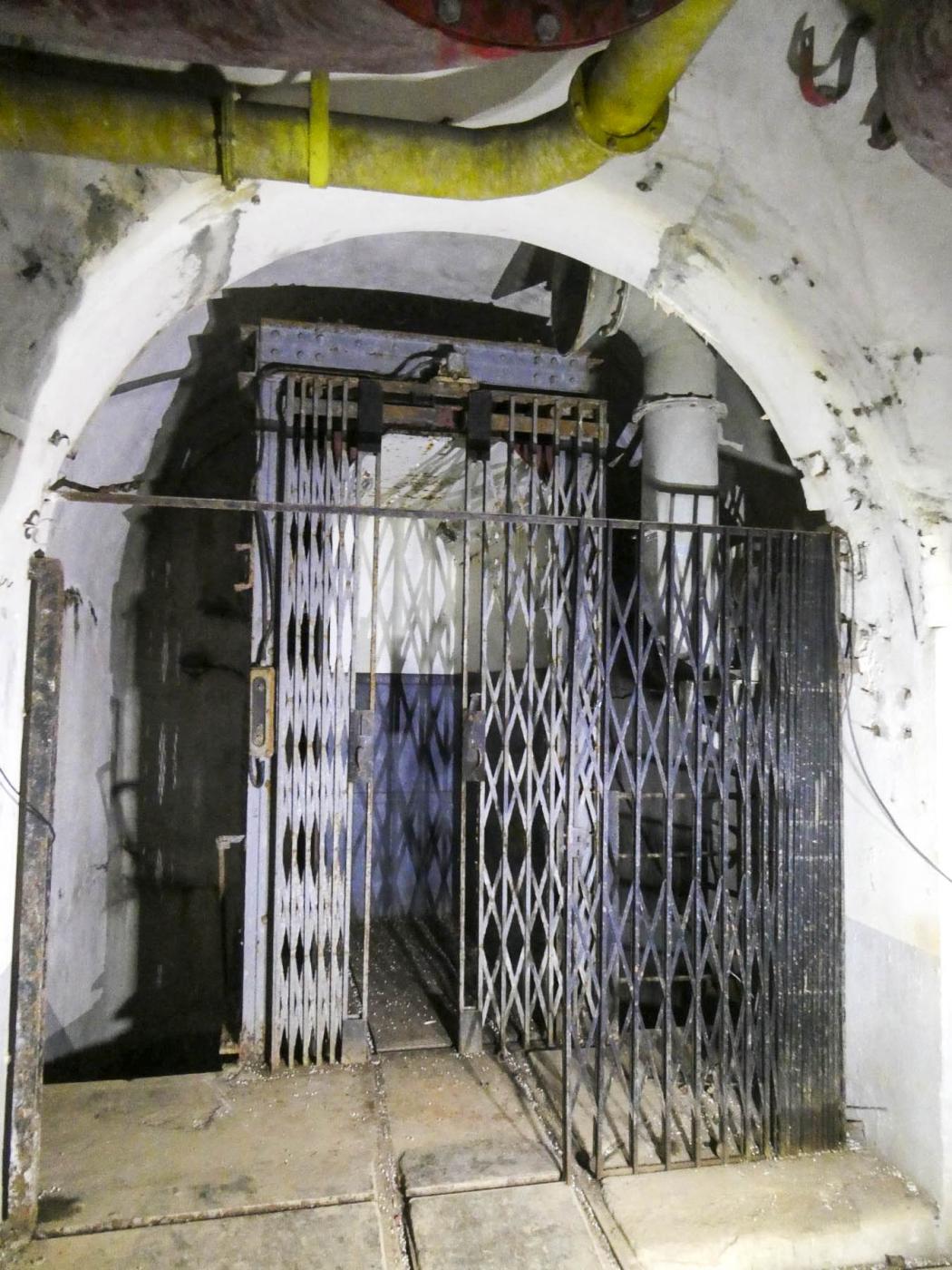 Ligne Maginot - Compagnie des transporteurs Simplex (SIMPLEX) - Cabine du monte-charges Simplex