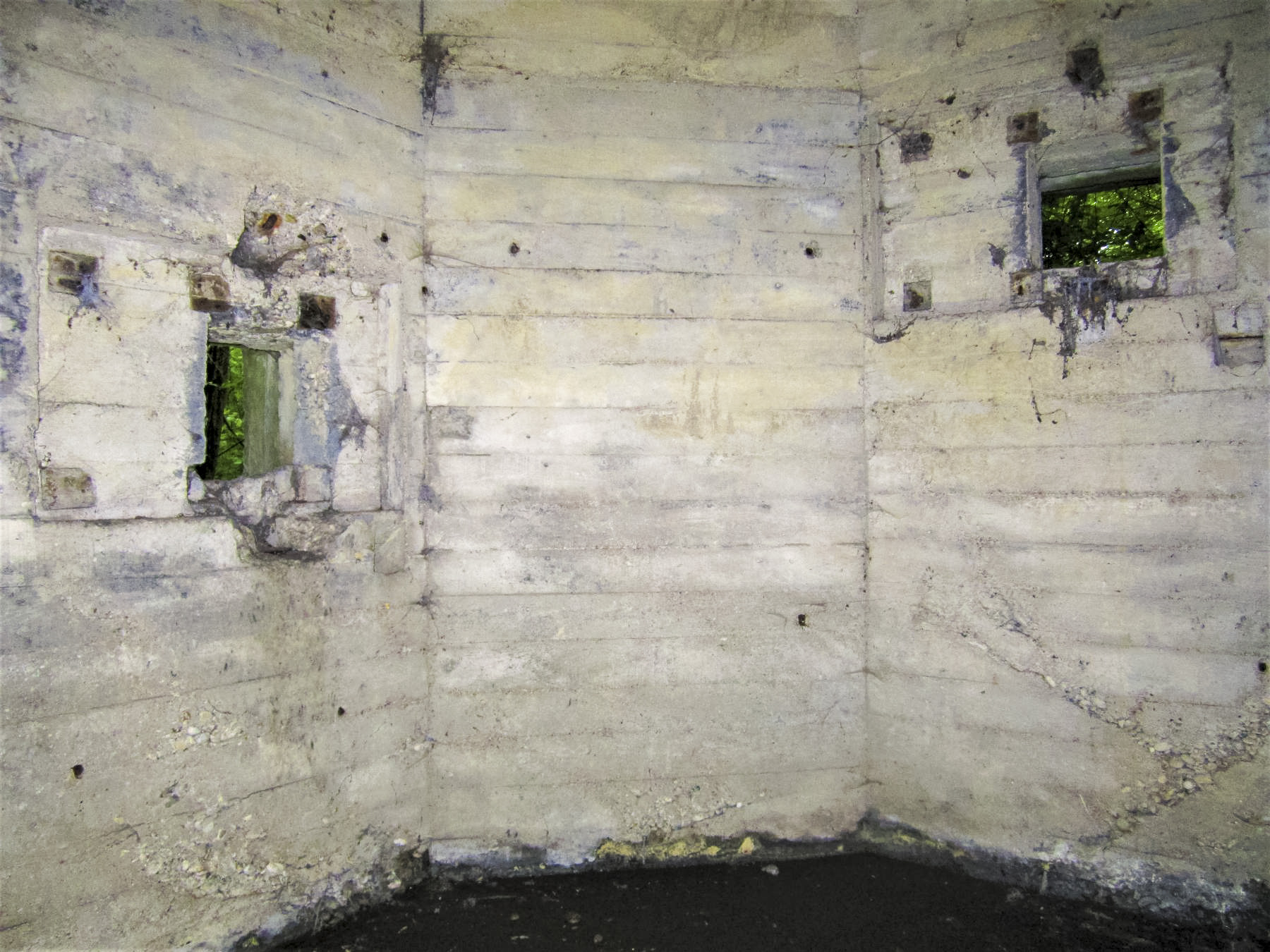 Ligne Maginot - 301B - PORT DU RHIN SUD 34 - (Blockhaus pour arme infanterie) - Chambre de tir
Noter le décalage en hauteur des créneaux