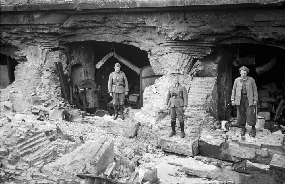 Ligne Maginot - OUVRAGE NEY-RAPP - (Position d'artillerie préparée) - La façade de la caserne détruite par les français