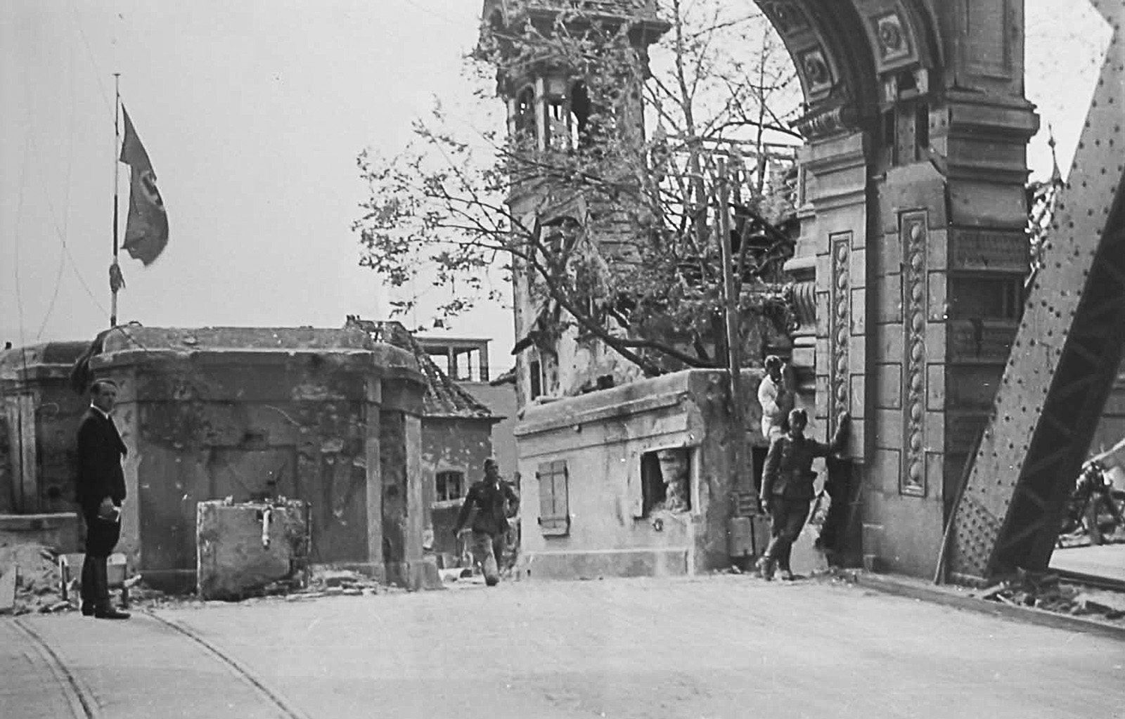 Ligne Maginot - Pont route de Kehl - Vue des tampons de l'obstacle du pont route coté allemand