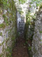 Ligne Maginot - CASTES RUINES 4 - (Cuve pour arme d'infanterie) - L’accès du blockhaus au dessus