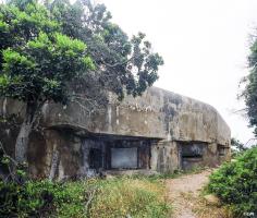 Ligne Maginot - SANT' AMANZA (Casemate d'artillerie) - Créneaux de 75 mm et son créneau d'observation