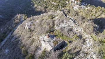 Ligne Maginot - CASTILLON NORD - (Cuve pour arme d'infanterie) - En haut la tranchée et l'observatoire