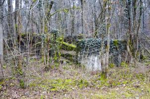 Ligne Maginot - CARREFOUR 218 EST - (Blockhaus pour canon) - Façade Nord avec les créneaux de tir