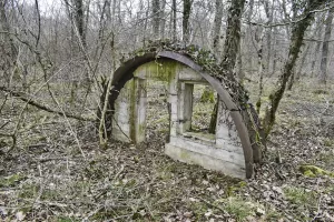 Ligne Maginot - PC-1508 - (PC de Sous-Quartier) - Restant du mur d'entrée; vue intérieure