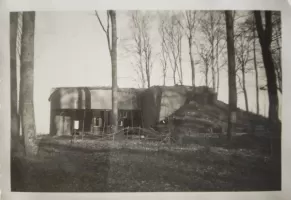 Ligne Maginot - 104 - BREITENHAG - (Casemate d'artillerie) - Entrées à l’arrière de la casemate. Les canons ne sont plus à leurs emplacements. 