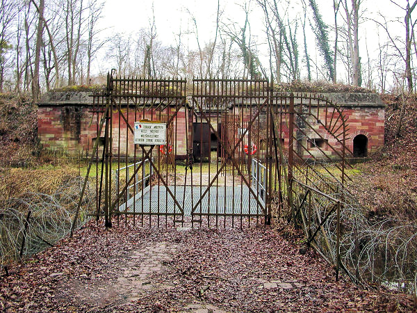 Ligne Maginot - UHRICH - HOCHE (1° BON 237° RI) - (PC de Sous-Quartier) - Entrée de l'ouvrage intermédiaire Uhrich-Hoche