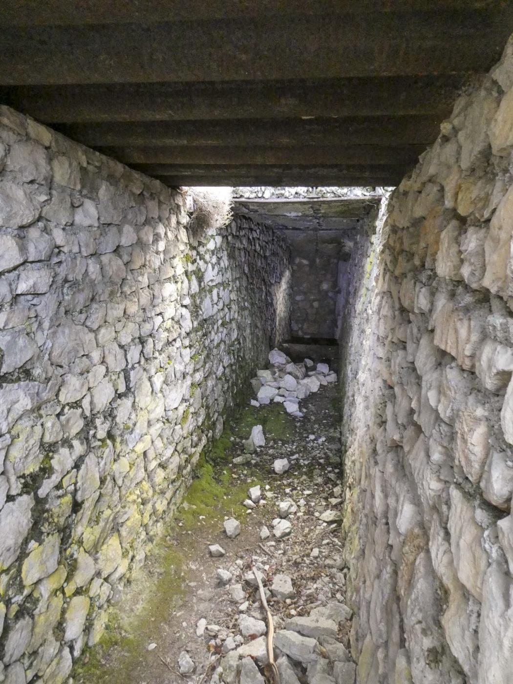 Ligne Maginot - CASTES RUINES 9 - (Blockhaus pour arme infanterie) - La tranchée couverte vers le bloc