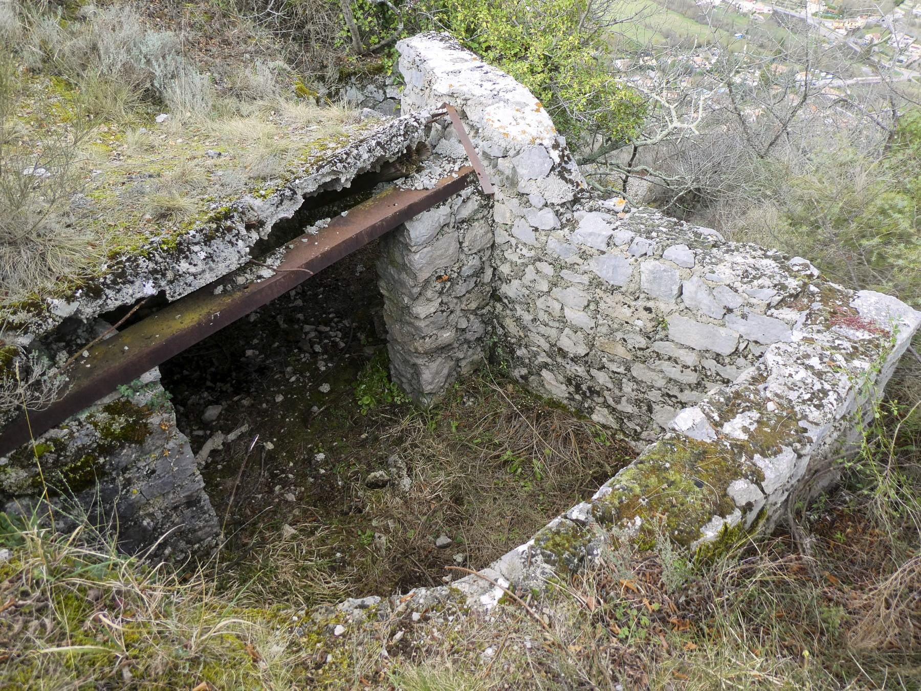 Ligne Maginot - CASTES RUINES 4 - (Cuve pour arme d'infanterie) - 