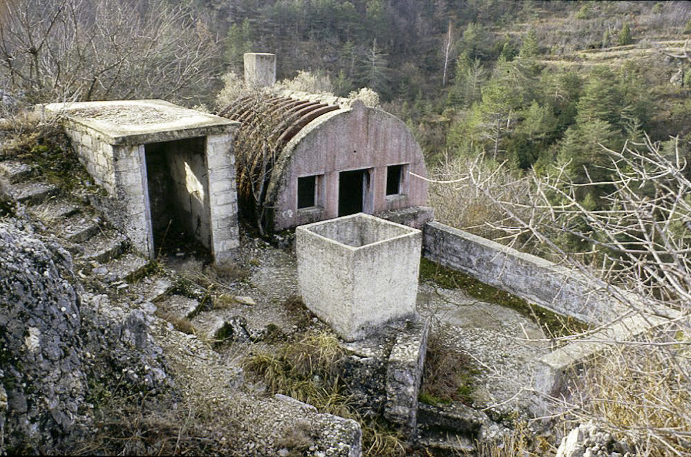 Ligne Maginot - CASTES RUINES - (Casernement) - Vue d'ensemble