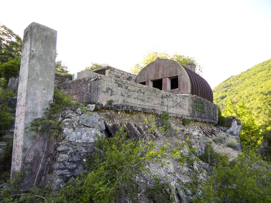 Ligne Maginot - CASTES RUINES - (Casernement) - 