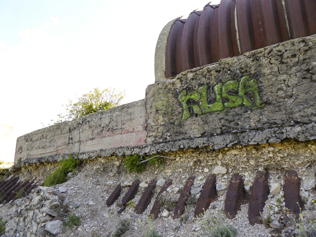 Ligne Maginot - CASTES RUINES - (Casernement) - 