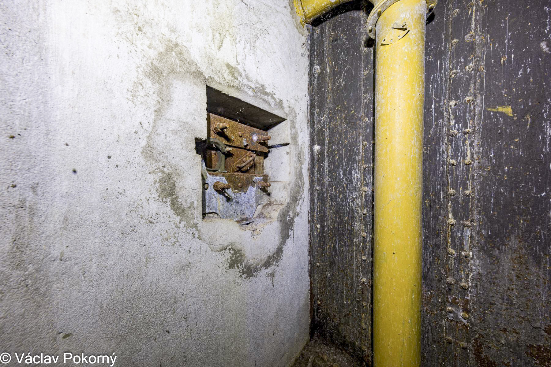 Ligne Maginot - ARENA - (Casemate d'artillerie) - Créneau de défense des avants