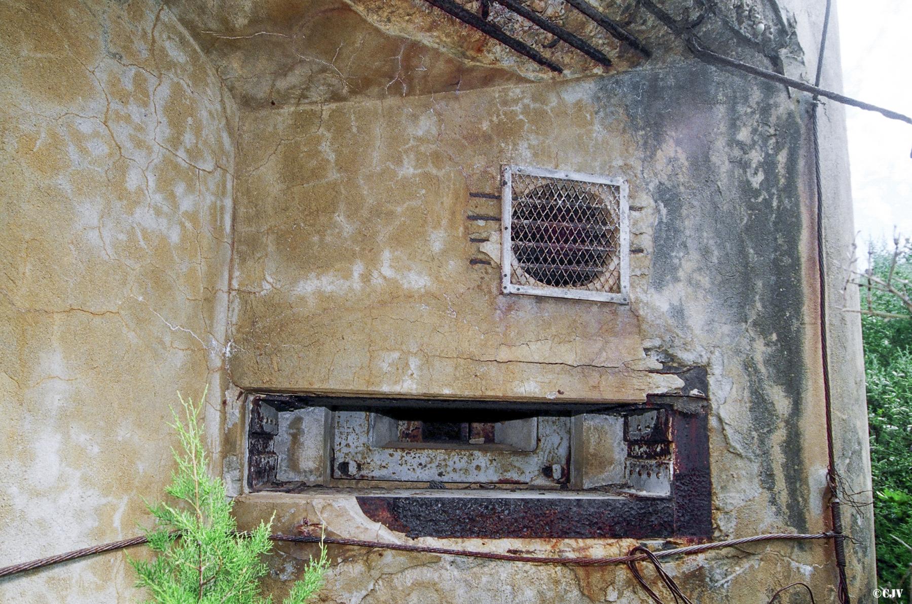 Ligne Maginot - ARENA - (Casemate d'artillerie) - Créneau d'observation