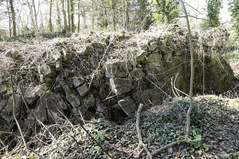 Ligne Maginot - 36/3 - ARTZENHEIM NORD - (Casemate d'infanterie - Simple) - Ruines de la casemate.
Visite avec accord de la propriétaire