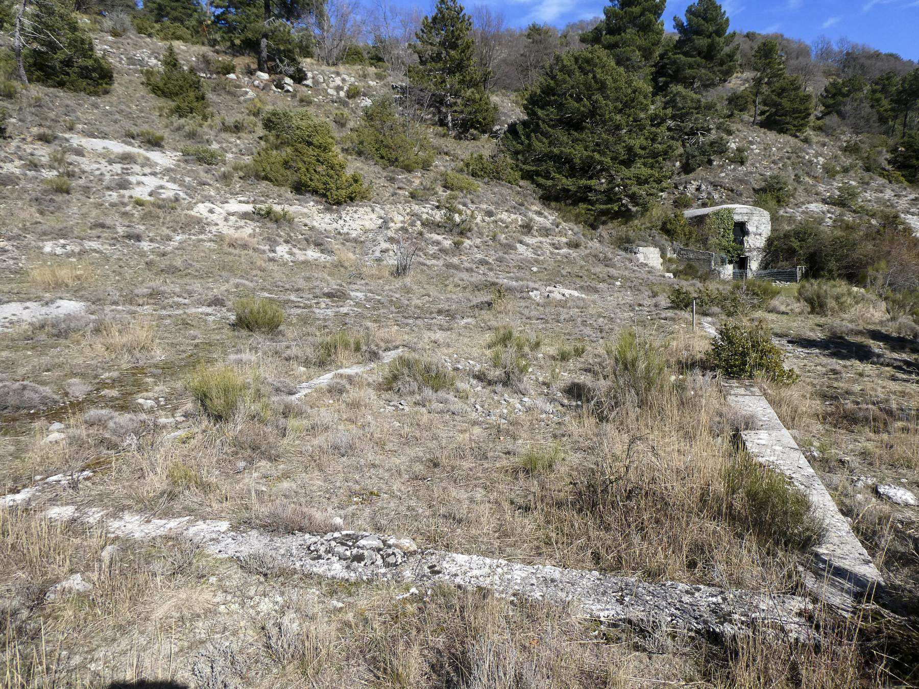 Ligne Maginot - COL DE BRAUS - (Poste de Secours) - Fondation d'un baraquement pouvant être l'infirmerie.