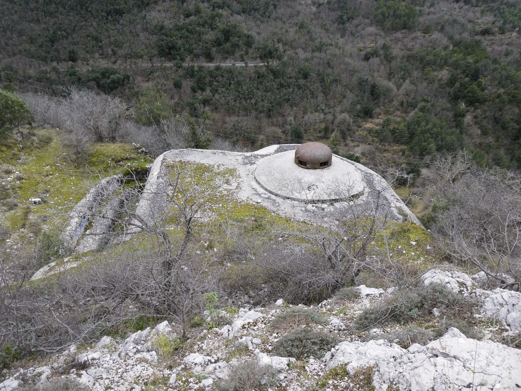 Ligne Maginot - CASTILLON NORD - (Cuve pour arme d'infanterie) - Le bloc 6 en contrebas