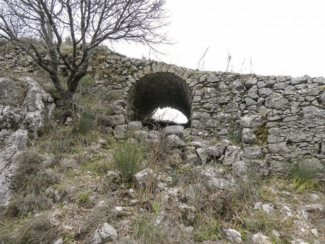 Ligne Maginot - CASTILLON CENTRE - (Cuve pour arme d'infanterie) - A proximité: cuve ou observatoire installé sous le pont