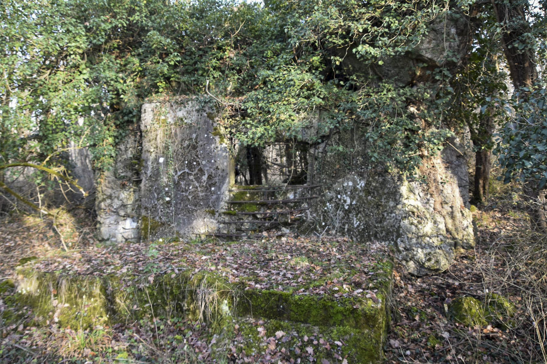 Ligne Maginot - WAELDELEZUG NORD - 2 - (Blockhaus de type indeterminé) - Le radier et le créneau de tir- coté intérieur 