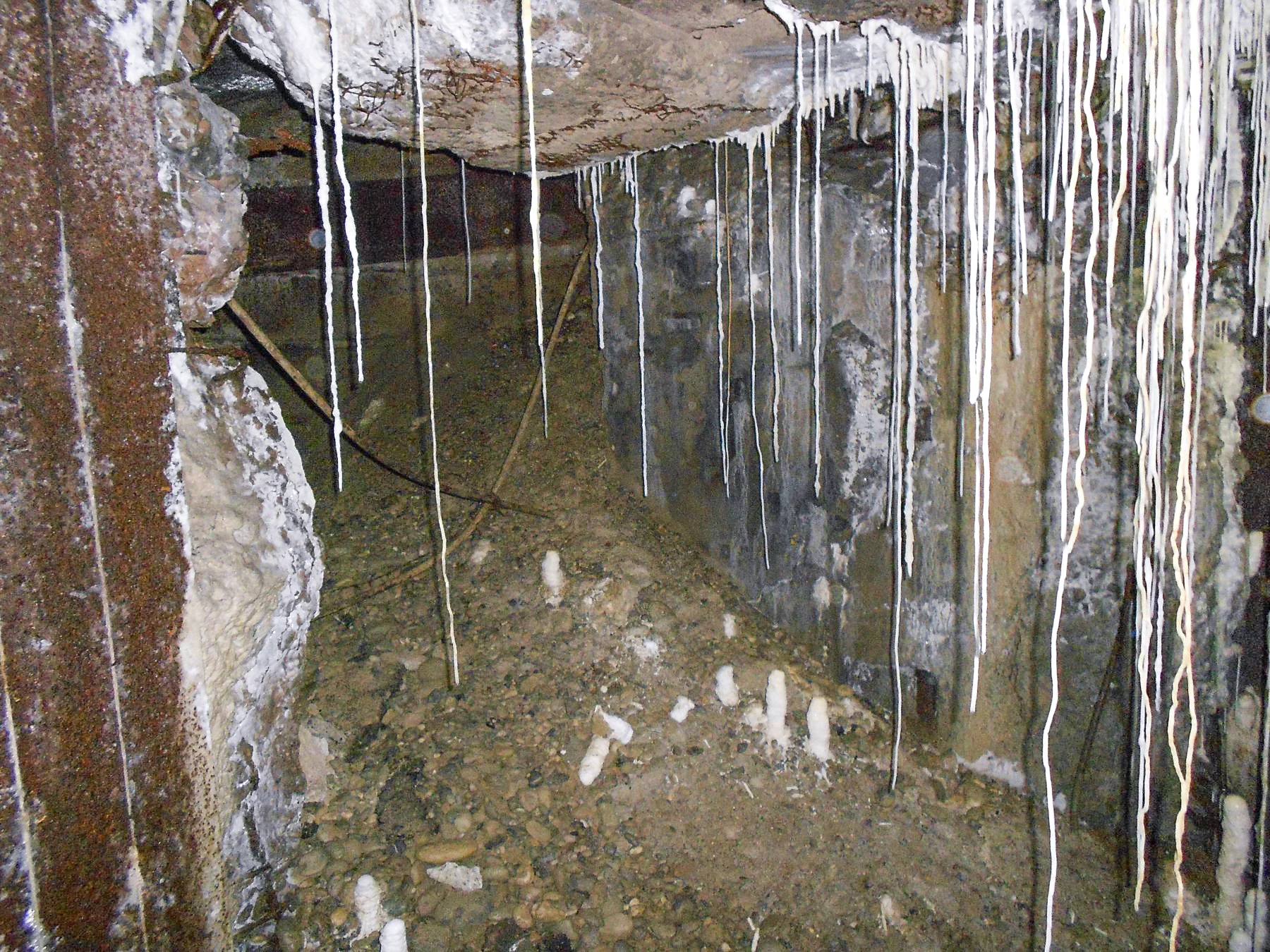 Ligne Maginot - 80 - UFFHEIM NORD OUEST - (Casemate d'artillerie) - Entrée homme détruite par explosion interne.