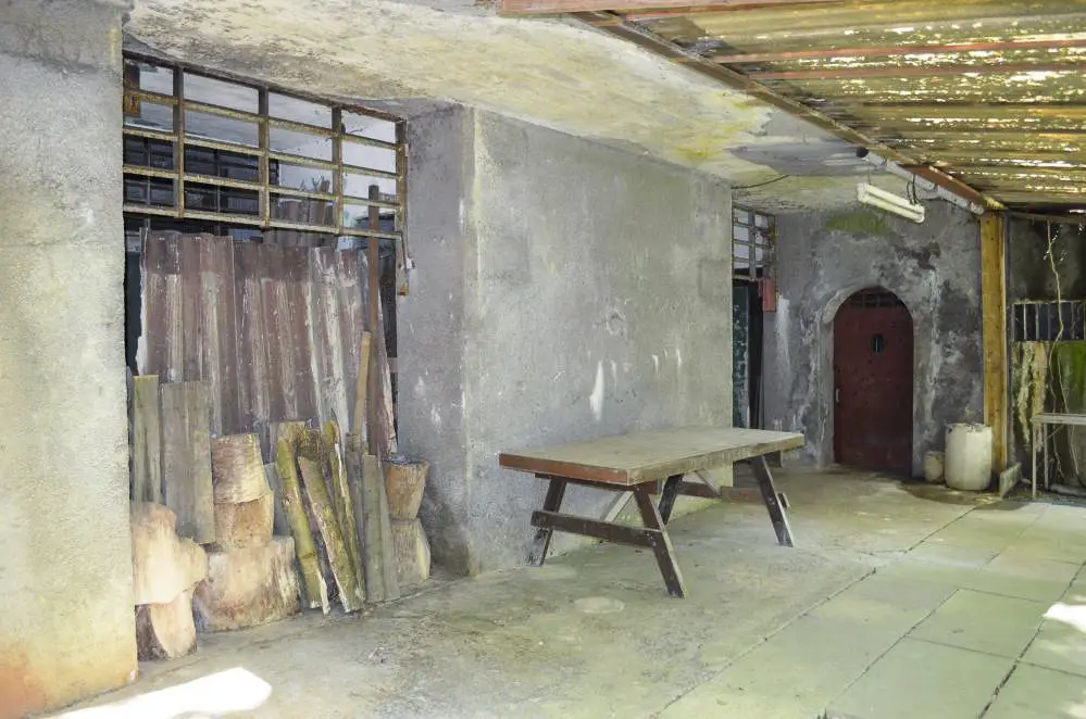 Ligne Maginot - 104 - BREITENHAG - (Casemate d'artillerie) - Vue sur les entrées. Deux entrées matériel et une entrée hommes.
Cette casemate sert actuellement au chasseurs.