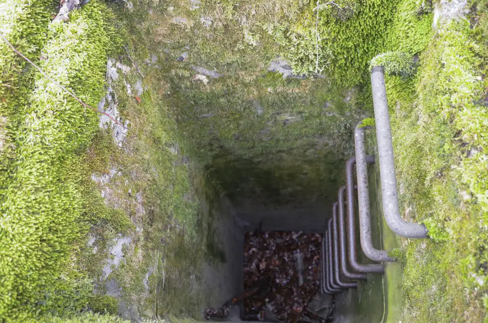 Ligne Maginot - EICHWALD (BATTERIE DE L') - (Position d'artillerie préparée) - Soute à munitions
Puits avec son escalier à barreaux. 