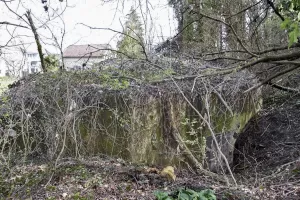 Ligne Maginot - B661 - BARTENHEIM NORD OUEST - (Blockhaus pour arme infanterie) - Entrée coté ouest au pied de la falaise