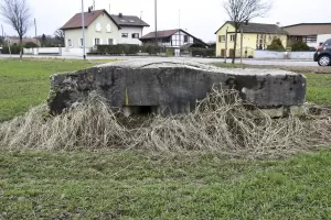 Ligne Maginot - EICHHAG 1 - (Blockhaus pour arme infanterie) - Créneau de tir orienté vers le sud/sud-est