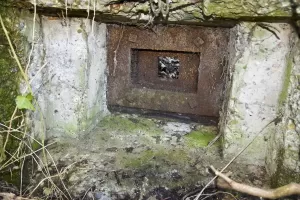 Ligne Maginot - ESCHENBACHGRABEN NORD - (Blockhaus pour arme infanterie) - Trémie FM ou fusil