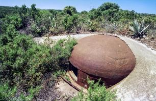 Ligne Maginot - PERTUSATO 5 (Casemate d'infanterie) - Cloche GFM (au fond) et cloche JM