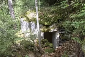 Ligne Maginot - ESSERTS (P1) - (Blockhaus pour arme infanterie) - Vue arriére, coté entrée