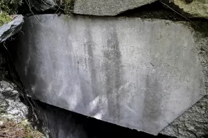 Ligne Maginot - LES TETES 2 - (Blockhaus pour arme infanterie) - Dalle bétonnée au dessus de l’entrée