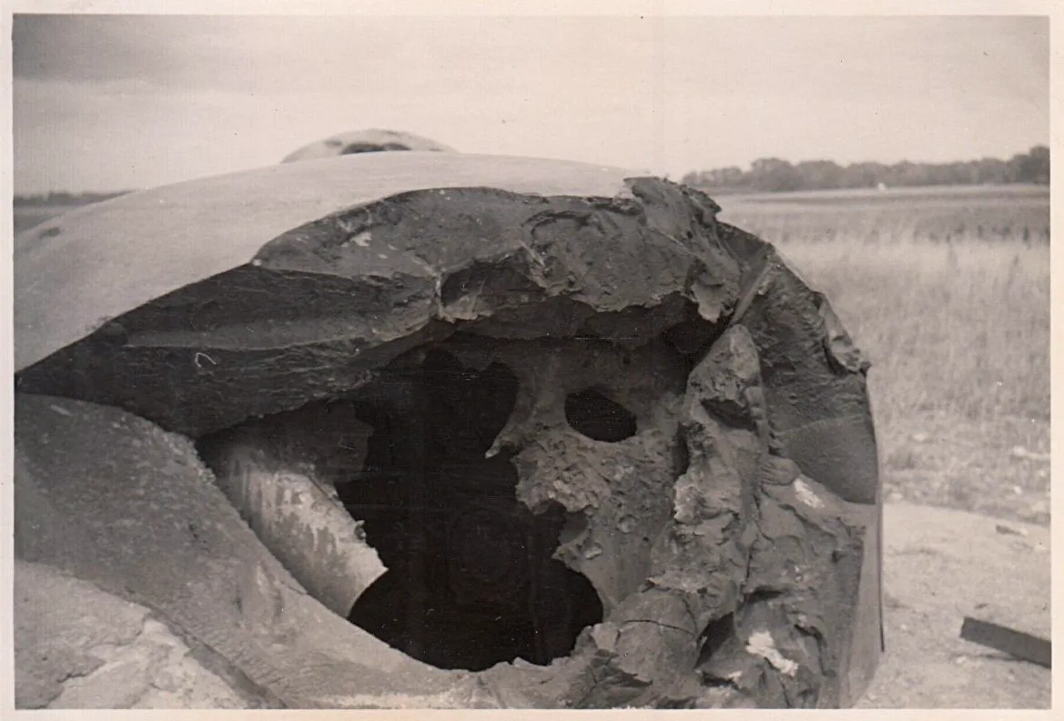 Ligne Maginot - LA SALMAGNE - (Ouvrage d'infanterie) - Le bloc 1
La cloche GFM éventrée