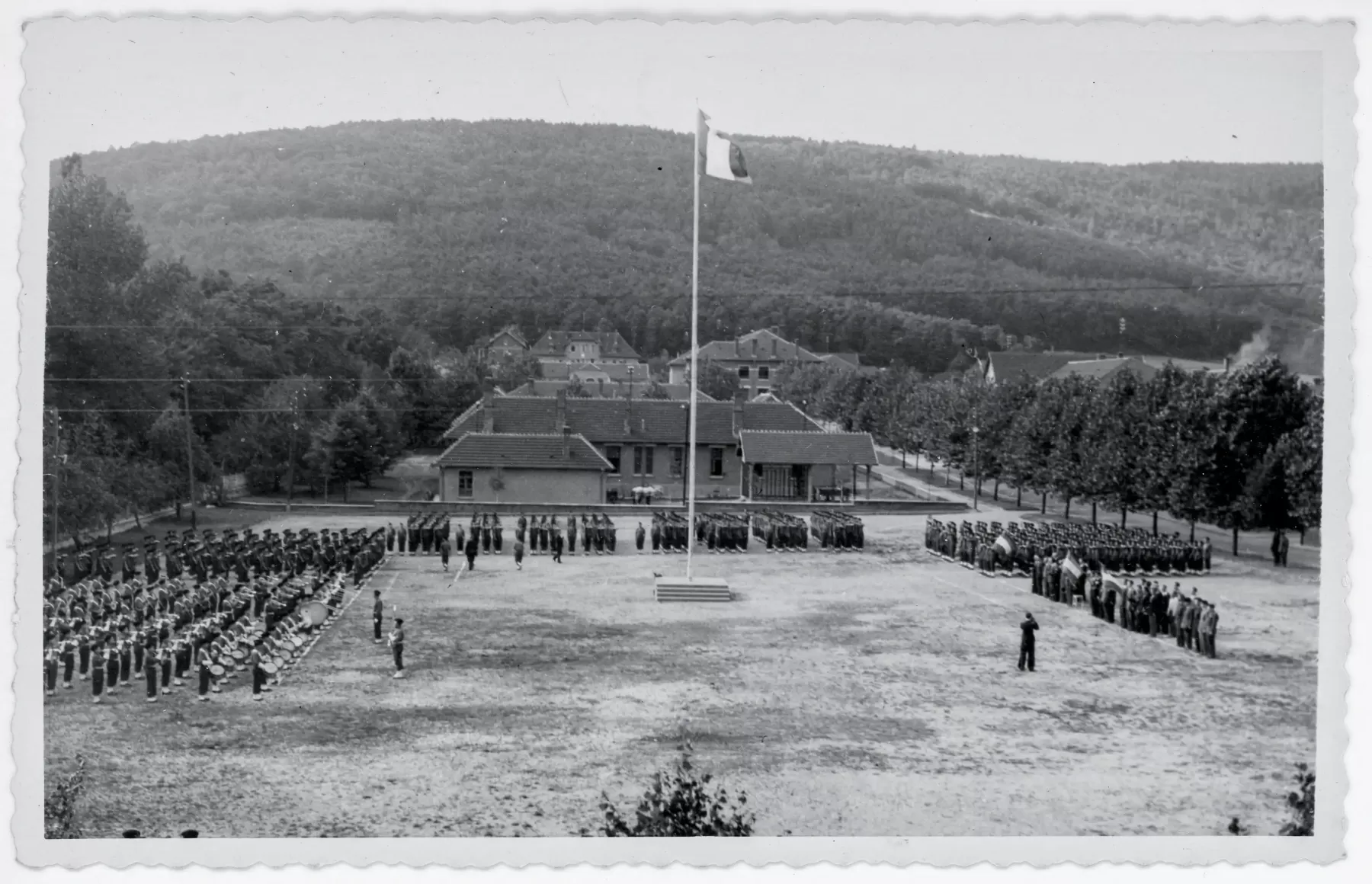 Ligne Maginot - DRACHENBRONN - (Camp de sureté) - Prise d'arme dans le camp