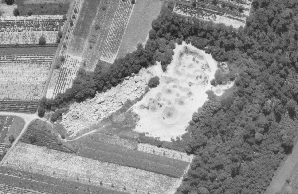 Ligne Maginot - CERISIERS - (Ouvrage d'artillerie) - Les ruines de la batterie en 1950