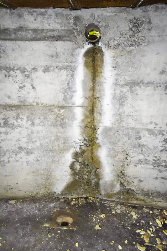 Ligne Maginot - GRAND KOHLBERG - (Abri) - Évacuation d'eau au sol et aération en hauteur