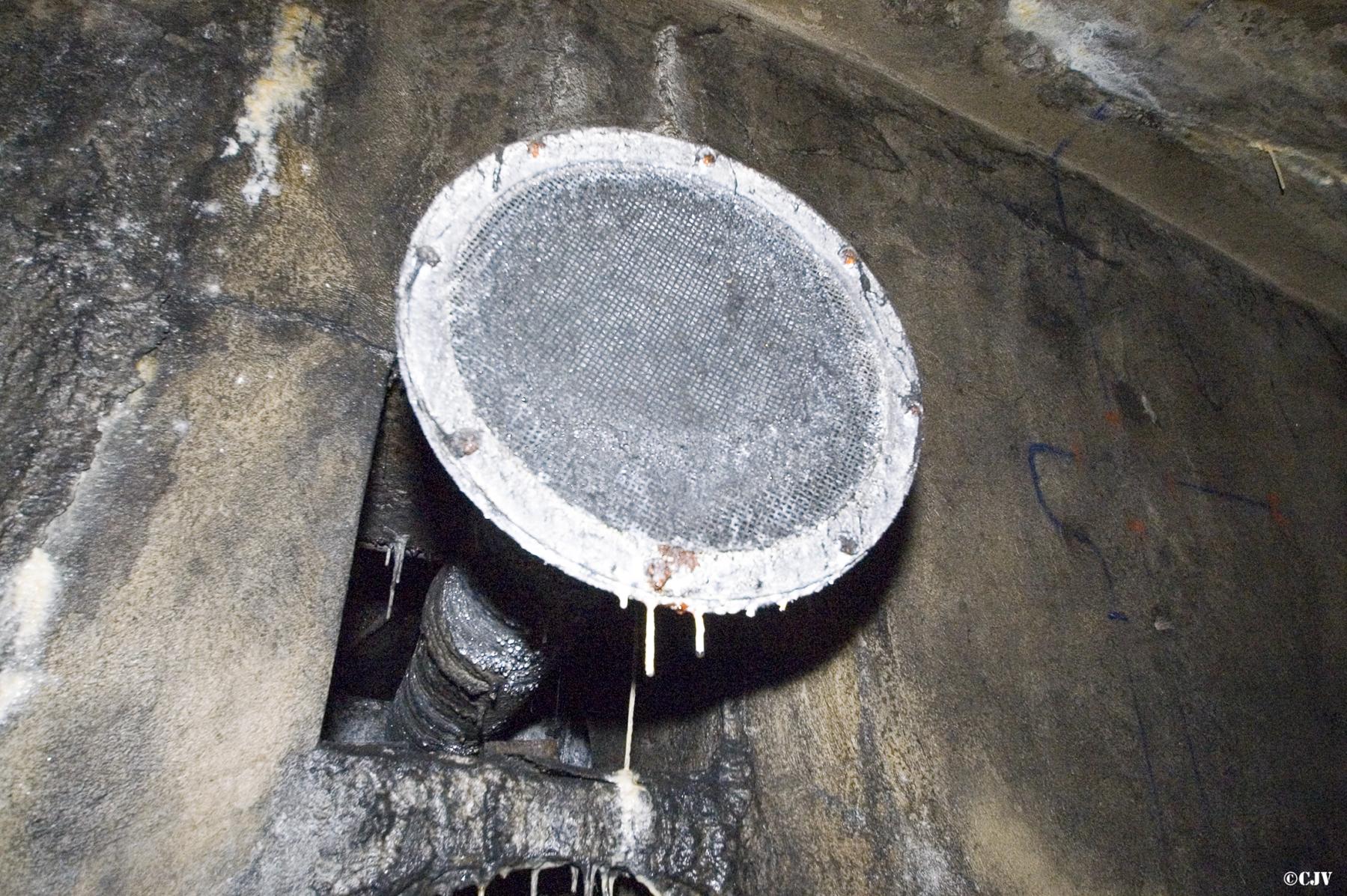 Ligne Maginot - TUNNEL DE L'ECLUSE - (Blockhaus pour canon) - Restes du système de ventilation