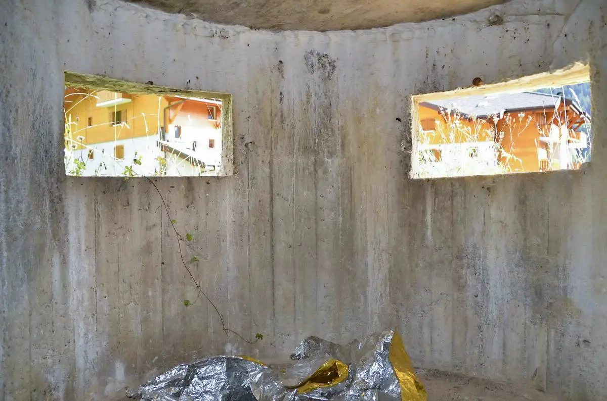 Ligne Maginot - A2 - CHAPELLE D'ABONDANCE 2 - HS144 - (Blockhaus pour arme infanterie) - Vue sur la chambre de tir et les deux  créneaux