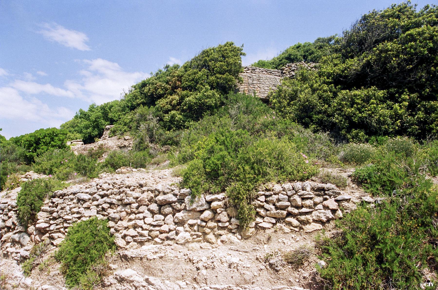 Ligne Maginot - PERTUSATO P4-A - (Blockhaus pour arme infanterie) - A gauche l'entrée, a droite le blockhaus