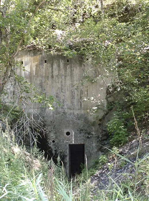 Ligne Maginot - ARBONNE - (Central téléphonique isolé) - L'entrée du central de l'Arbonne