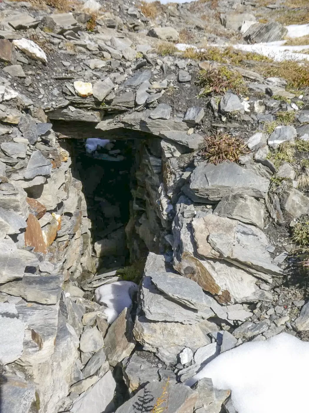 Ligne Maginot - COL DES EMBRASURES - (Blockhaus pour arme infanterie) - Entrée de la tranchée couverte, aujourd'hui effondrée.