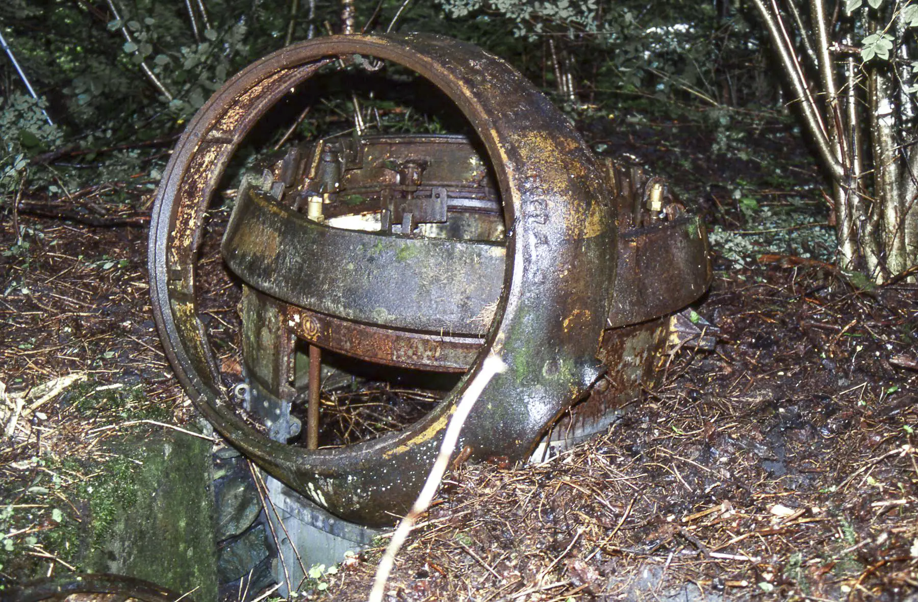 Ligne Maginot - LONGEFOY (TD N° 557) - (Cuve pour arme d'infanterie) - Beau reste de camouflage encore visible en 1992 sur la TD n° 557