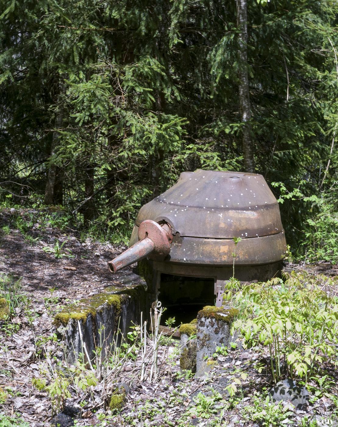 Ligne Maginot - PONT DE LONGEFOY (TD N° 596) - (Cuve pour arme d'infanterie) - 